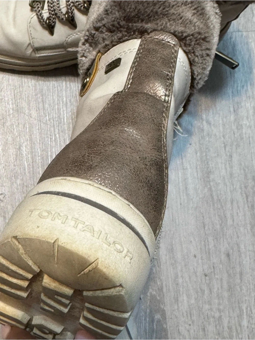 Women's Cream Faux-Fur Trim Winter Lace-Up Boots size 38 6.5